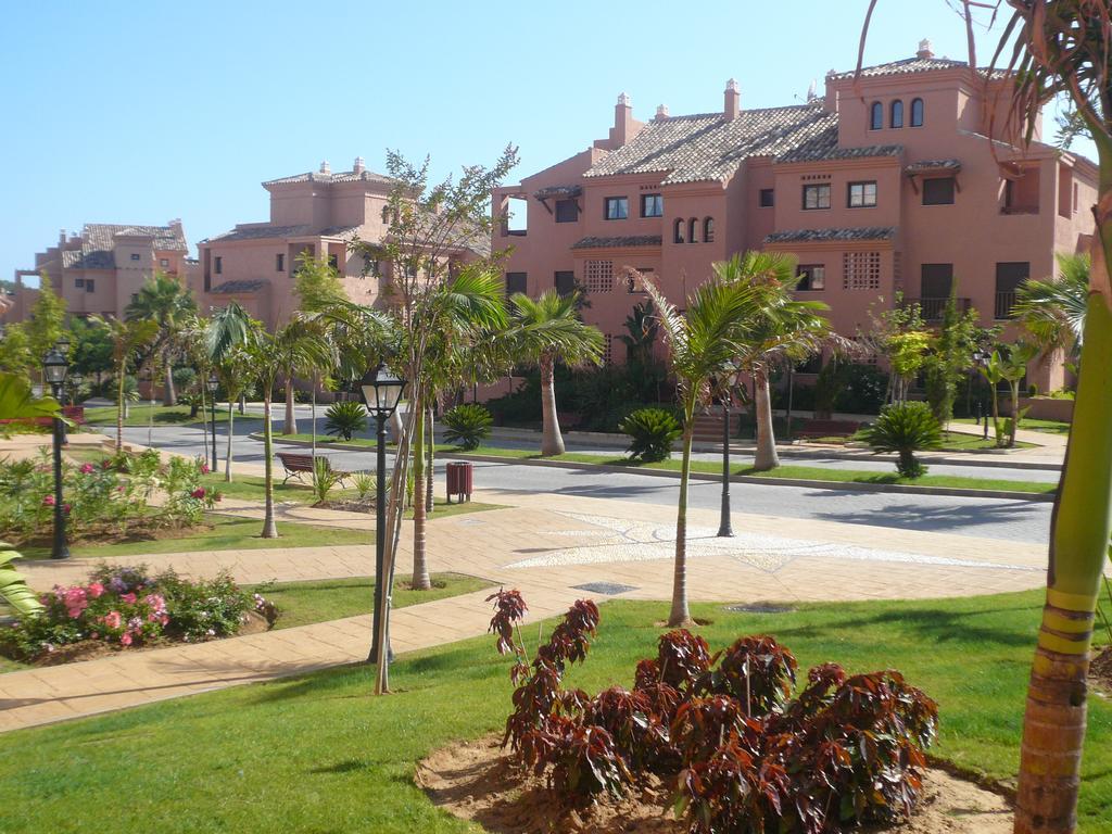 Hacienda Del Sol Apartment Estepona Exterior photo